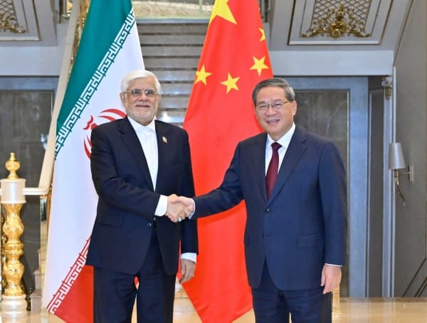 لی‌کوانگ با محمدرضا عارف، معاون اول رئیس‌جمهور ایران دیدار کرد.